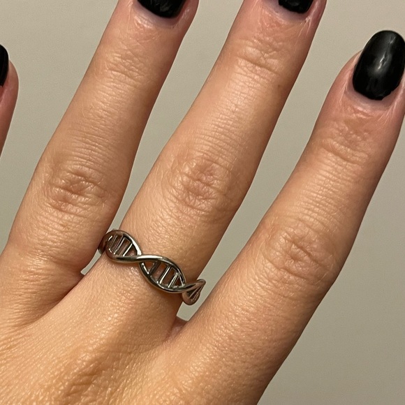 Ring ❤️‍🔥 - Picture 3 of 4